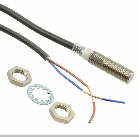 E2EX2D2N Sensor de proximidad inductivo; Conexión de cable; Salida NC